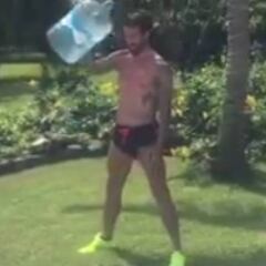 Ramos vuelve a revolucionar Instagram con su peculiar entreno... ¡con una garrafa!