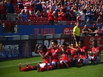The canoe celebration seems to be a sign of unity as FC Dallas beat Philadelphia Union 2-0 with goals from Fabian Castillo and Maximiliano Urruti. Rumours are that Mauro Diaz planned the dry row.