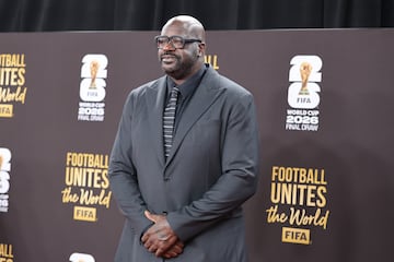 AME6118. WASHINGTON (ESTADOS UNIDOS), 05/12/2025.- Exjugador de baloncesto estadounidense Shaquille ONeal posa en la alfombra roja previo al sorteo del Mundial de Fútbol 2026, este viernes en el Kennedy Center de Washington (Estados Unidos). EFE/ Octavio Guzmán
