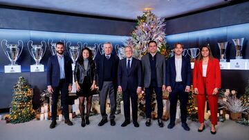 Florentino Pérez con los entrenadores y capitanes de las distintas secciones de los equipos del Real Madrid.