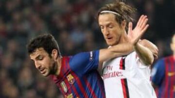 Cesc pugna con Ambrosini.