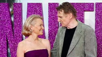 Liam Neeson y Pamela Anderson en la premiere de 'The Naked Gun'.