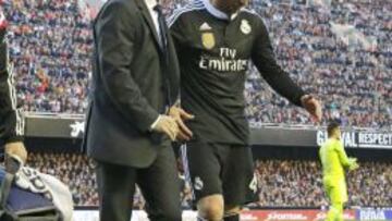 Jesús Olmo, junto a Ramos en un partido de Liga en Mestalla.