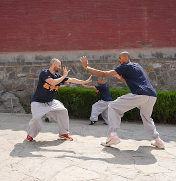 El Templo de Shaolin ubicado en la Monta?a Song en el distrito Dengfeng, ciudad Zhengzhou, provincia Henan, es la cuna de Shaolin Kung-fu y el templo materno del Zen.