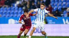 LEGANES, SPAIN - DECEMBER 19: Giuliano Simeone of Real Zaragoza competes for the ball with Iker Undabarrena of CD Leganes during the LaLiga SmartBank match between CD Leganes and Real Zaragoza at Estadio Municipal de Butarque on December 19, 2022 in Leganes, Spain. (Photo by Angel Martinez/Getty Images)