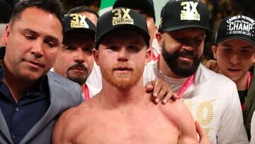 El Canelo &Aacute;lvarez con sus campeonatos