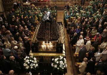 Ciudadanos de Pamplona y miembros de la Hermandad de la Pasi&oacute;n del Se&ntilde;or han participado hoy en el tradicional traslado de la imagen de la Dolorosa desde la Iglesia de San Lorenzo a la Catedral, con el que la capital navarra inicia la Semana Santa