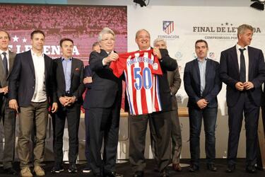 Pope Francis gives his blessing for the Calderón's last stand