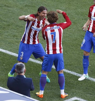 Filipe Luis and Griezmann celebrate against Osasuna in Atlético's recent 3-0 win.