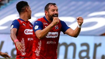 El club reveló que el uruguayo jugará en el fútbol argentino y que el delantero terminó su vínculo contractual.