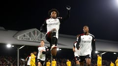 Soccer Football - Premier League - Fulham v Wolverhampton Wanderers - Craven Cottage, London, Britain - November 27, 2023 Fulham's Willian celebrates scoring their third goal with teammates Action Images via Reuters/Paul Childs NO USE WITH UNAUTHORIZED AUDIO, VIDEO, DATA, FIXTURE LISTS, CLUB/LEAGUE LOGOS OR 'LIVE' SERVICES. ONLINE IN-MATCH USE LIMITED TO 45 IMAGES, NO VIDEO EMULATION. NO USE IN BETTING, GAMES OR SINGLE CLUB/LEAGUE/PLAYER PUBLICATIONS.     TPX IMAGES OF THE DAY