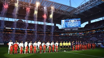 Real Madrid (L) and Barcelona (R) teams pose during their International Champions Cup football match at Hard Rock Stadium on July 29, 2017 in Miami, Florida.
 Barcelona won 3-2. / AFP PHOTO / HECTOR RETAMALO
 PUBLICADA 31/07/17 NA MA02 4COL