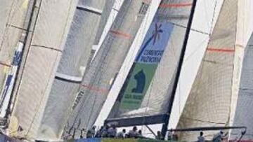 <b>GANADORES.</b> El Desafío Español se impuso con apuros en la quinta regata de la última jornada.