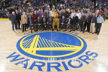 Los Warriors homenajearon en 2011 a aquellos Warriors campeones.