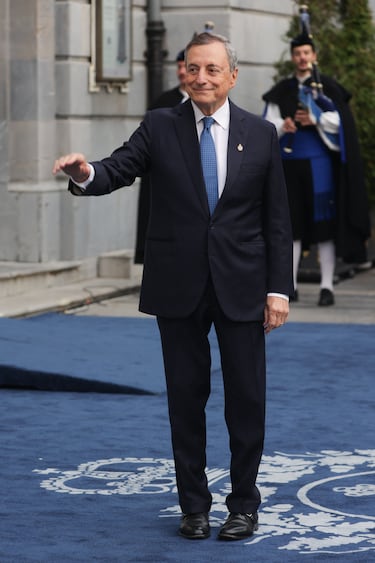 Mario Draghi, Premio Princesa de Asturias de Cooperación Internacional, a su llegada al Teatro Campoamor para asistir a la ceremonia de entrega de los Premios Princesa de Asturias 2025.