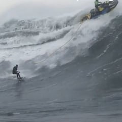 Surf en las olas gigantes de la borrasca Denise