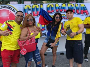 Los hinchas de la Selección Colombia ya están en las afueras del estadio de Bérgamo antes del partido entre Egipto y los dirigidos por José Néstor Pékerman.