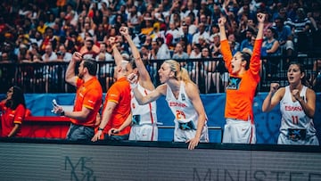 Las jugadoras de la Selección celebran una canasta durante el partido contra Bélgica.