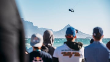 Liam Whaley volando alto frente al p&uacute;blico en el Red Bull King of the Air 2019 celebrado en Ciudad del Cabo (Sud&aacute;frica).