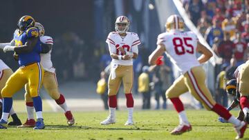 El mairscal de campo de los 49ers tuvo oportunidad de compartir vestidor con el tight end reci&eacute;n retirado durante su estancia en New England.