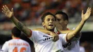  Fede Cartabia celebra uno de los goles. 