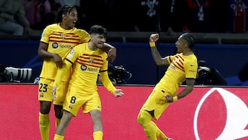 Jugadores del Barcelona celebran uno de los goles en la ida de cuartos de Champions League contra el PSG.