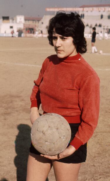 Fue una pionera del fútbol femenino en España y una las mejores de la historia. Fue la primera capitana de la Selección femenina de España en 1971.
