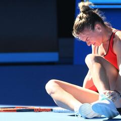 Simona Halep faces nervous wait over ankle injury