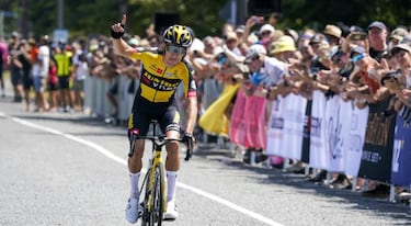El esloveno Primoz Roglic, ganador de La Vuelta y segundo del Tour, es el gran líder de la potente formación neerlandesa para las generales. Otra superestrella como Van Aert luchará por los monumentos. Reforzado con ciclistas de clase media como Oomen o el prometedor Affini, tienen la incógnita de Tom Dumoulin y su retirada momentánea de la competición. Eso hará que nombres como Kruijswijk, Kuss, Bennett… deban ganar aún más peso. ALTAS: Sam Oomen, Edoardo Affini, Nathan van Hooydonck, David Dekker, Gijs Leemreize y Olav Kooij. BAJAS: Laurens de Plus, Amund Grøndahl Jansen, Tom Leezer, Taco Van der Hoorn y Bert-Jan Lindeman.