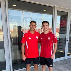 Un tercer chileno llega al Sevilla y Alexis Sánchez le da la bienvenida