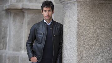 El atleta Javi Guerra posa en una entrevista para As.