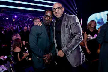Mark Pitts y el CEO de The Recording Academy Harvey Mason jr.