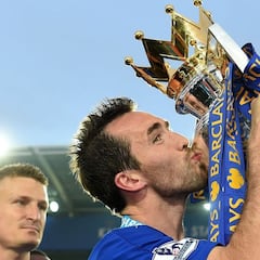 Charlotte ficha a Christian Fuchs, campeón de la Premier con Leicester