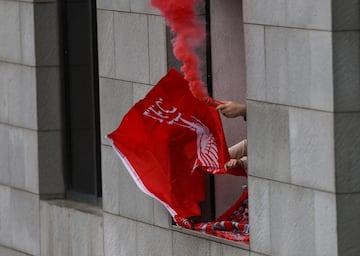 La ciudad de Liverpool volcada con el conjunto Red tras conseguir el vigsimo titulo de liga de su historia.