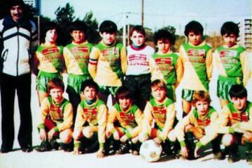 1982 Zidane posando de niño en el US Saint-Henri de Marsella