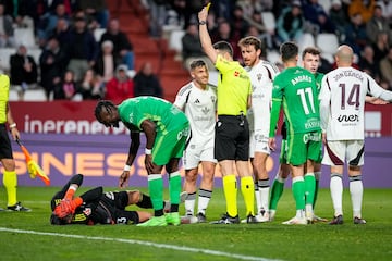 La amarilla que vio I?igo Vicente fue la ltima accin del partido.