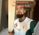 Baile y camiseta del Rodelindo: así vive la previa Arturo Vidal
