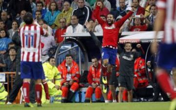 La alegría de Arda Turan al conseguir la victoria en Liga en el Bernabéu. Tras vencer en Copa faltaba ganar al Madrid en Liga.