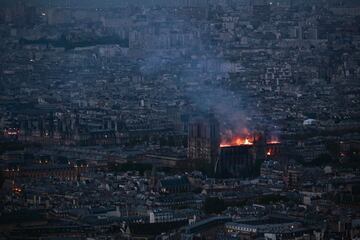Devastador incendio de la catedral de Notre Dame, uno de los monumentos m¨¢s emblem¨¢ticos de Par¨ªs.
