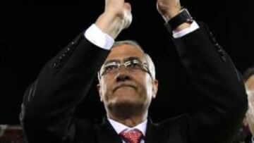 Manzano se marcha porque el club no puede asumir su ficha