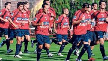 <b>INTEGRADO. </b>Barral, corriendo detrás de Diego Castro con el resto de la plantilla en el entrenamiento de ayer.