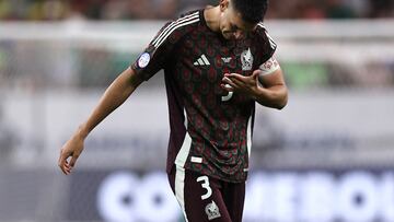 GLENDALE, ARIZONA - JUNE 30: Cesar Montes of Mexico reacts during the CONMEBOL Copa America 2024 Group D match between Mexico and Ecuador at State Farm Stadium on June 30, 2024 in Glendale, Arizona.   Omar Vega/Getty Images/AFP (Photo by Omar Vega / GETTY IMAGES NORTH AMERICA / Getty Images via AFP)