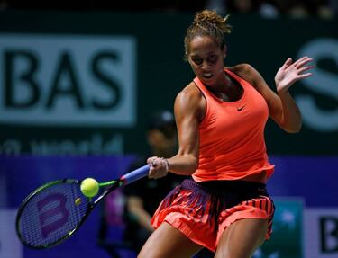 Kerber completes perfect sweep to reach semi-finals