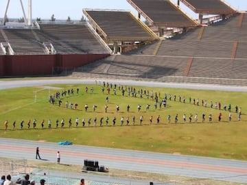 Se levantó en 1981 y es tan raro que ni se conoce al arquitecto, tiene una capacidad de casi 60.000 espectadores.