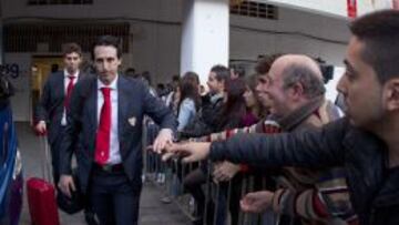 Emery, en la salida del Sevilla hacia Madrid.