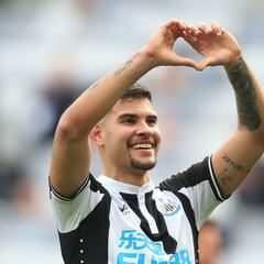 Bruno Guimaraes se corona con los magpies