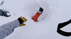 Salva de milagro a un esquiador al ver su brazo sobresaliendo en la nieve