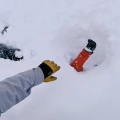 Salva de milagro a un esquiador al ver su brazo sobresaliendo en la nieve