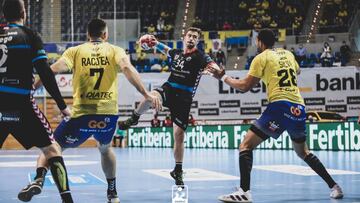 La defensa del Bidasoa patina ante los 44 a?os de Herrero Lon