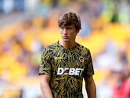 Fer López durante un partido con el Wolverhampton.